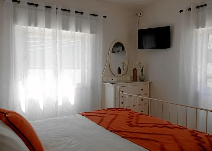 Vakantiehuis *private Outdoor Area* 300m-beach, Swing/no Stairs São Martinho do Porto