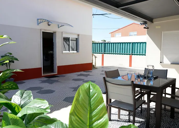 Vakantiehuis *private Outdoor Area* 300m-beach, Swing/no Stairs São Martinho do Porto