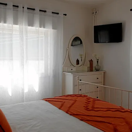 Сasa de vacaciones !private Outdoor Area! 300m-beach, 3br No Stairs São Martinho do Porto