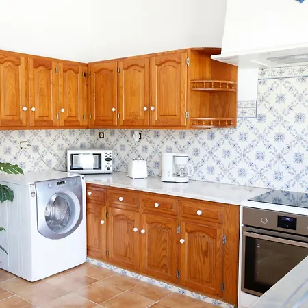 !private Outdoor Area! 300m-beach, 3br No Stairs Casa vacanze *